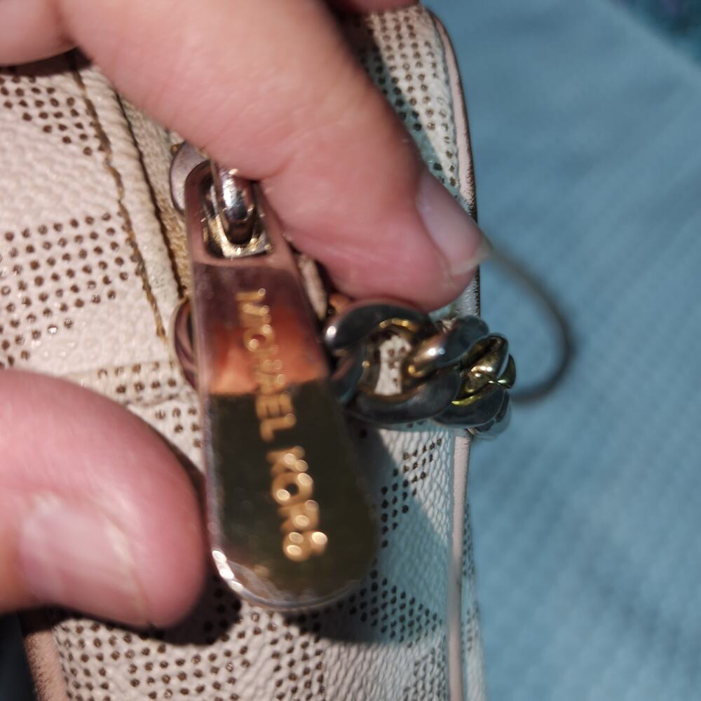 MICHAEL KORS GUC LORA CROSSBODY BAG WITH TASSEL - Picture 6 of 8